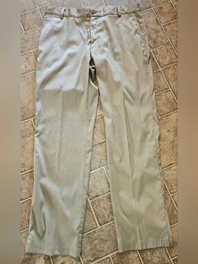 Nike Golf Tour Perfoamce Men's Size 34x32 Khaki Straight-Leg Golf Pants